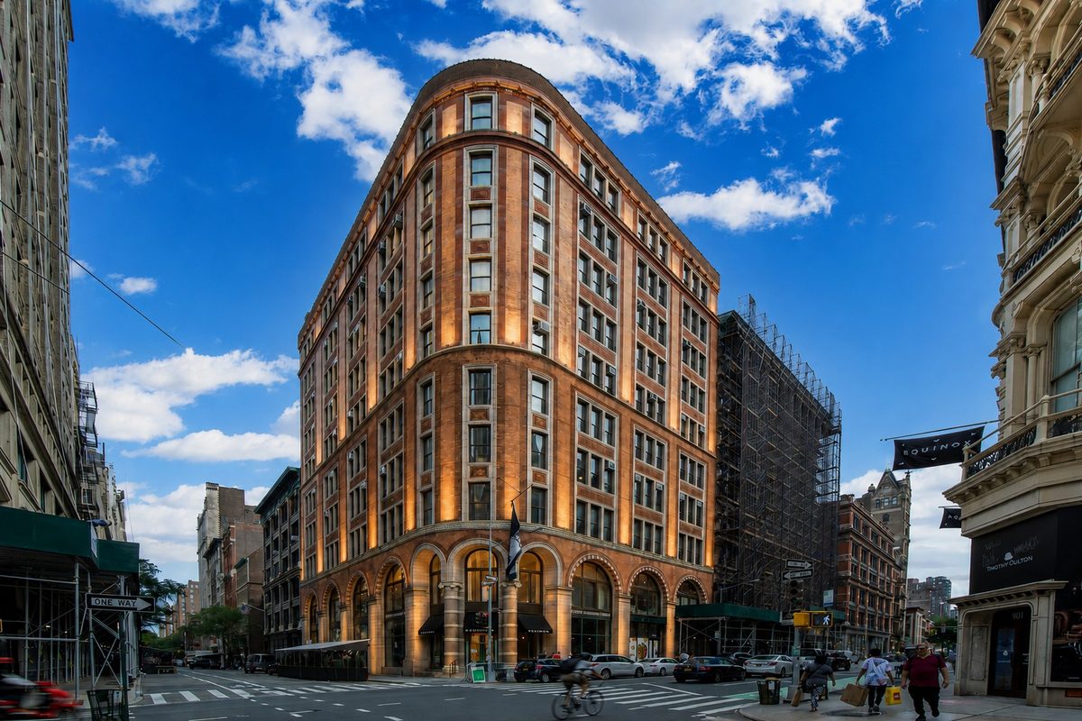 Prewar office building on the Broadway corridor in Midtown South